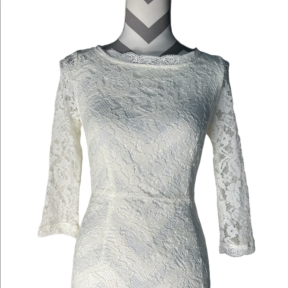 White wedding dress lace form fitting - Picture 4 of 8